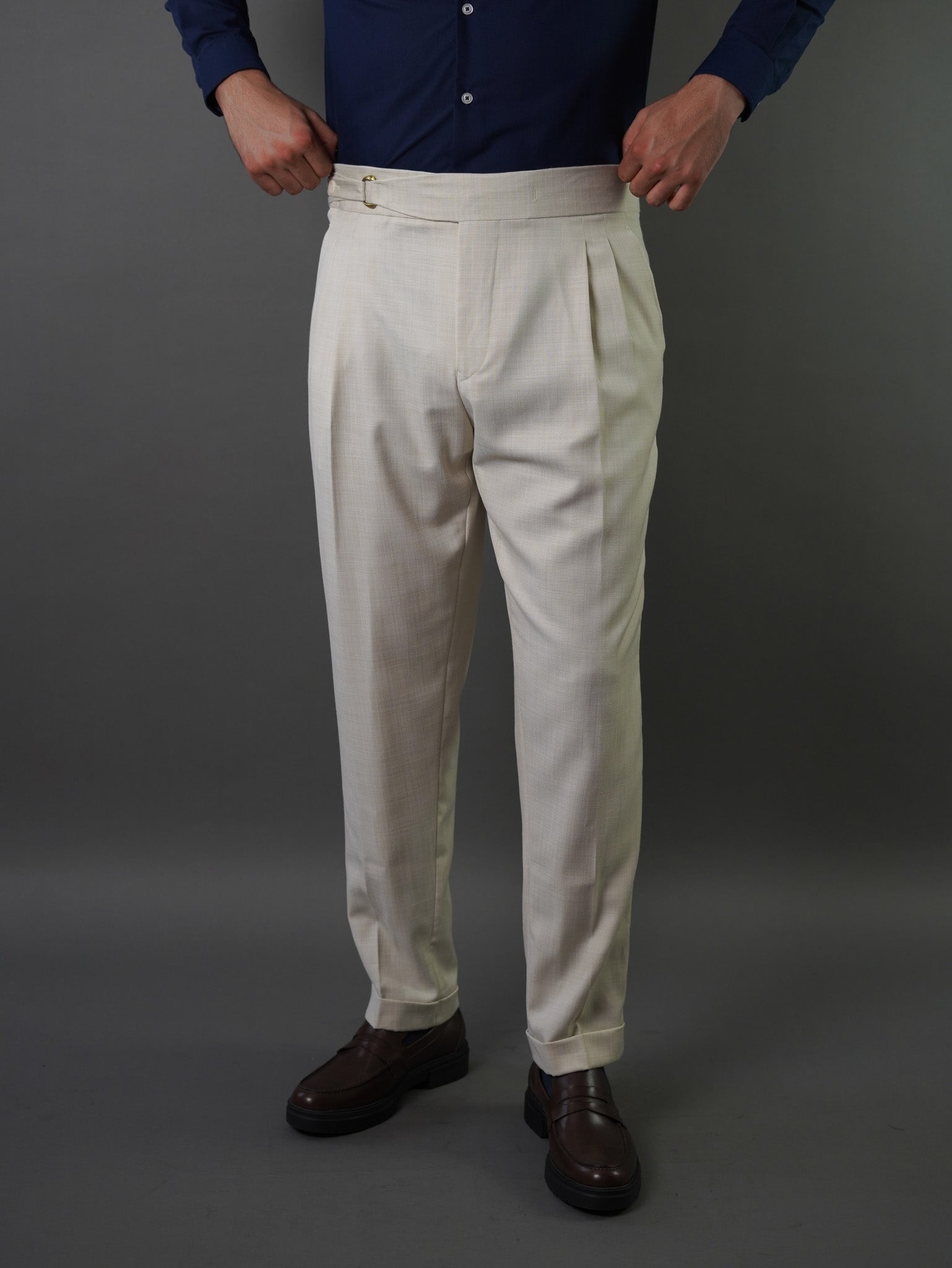 One side high waist gurkhra trousers-off white