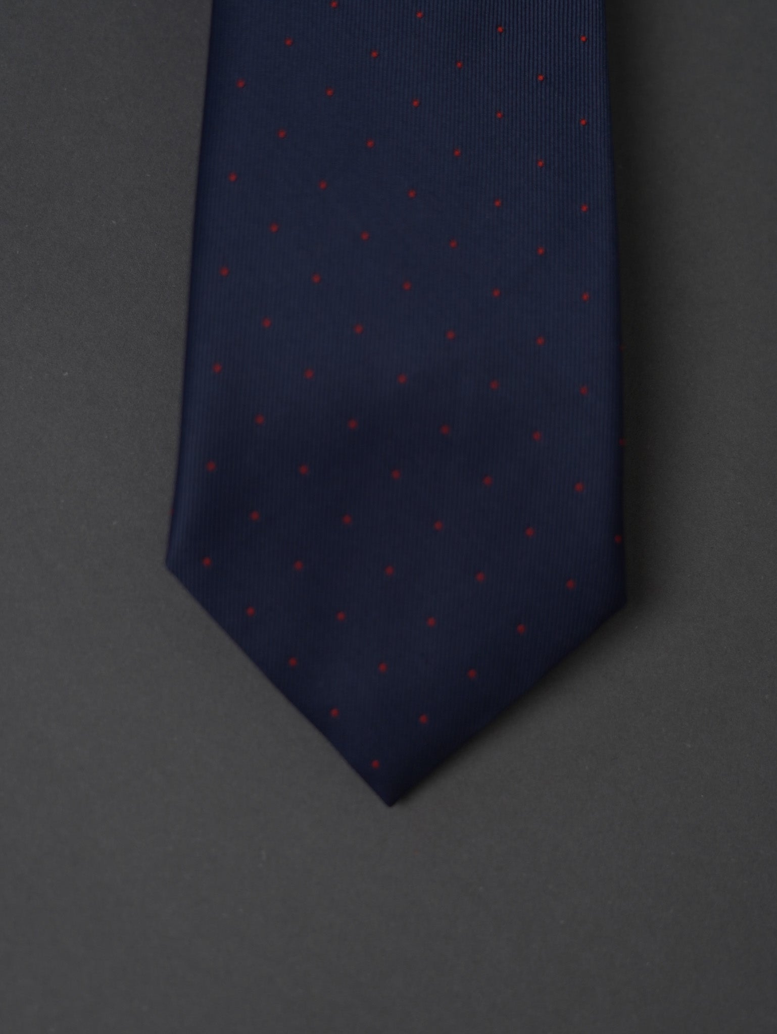 Tie with pattern