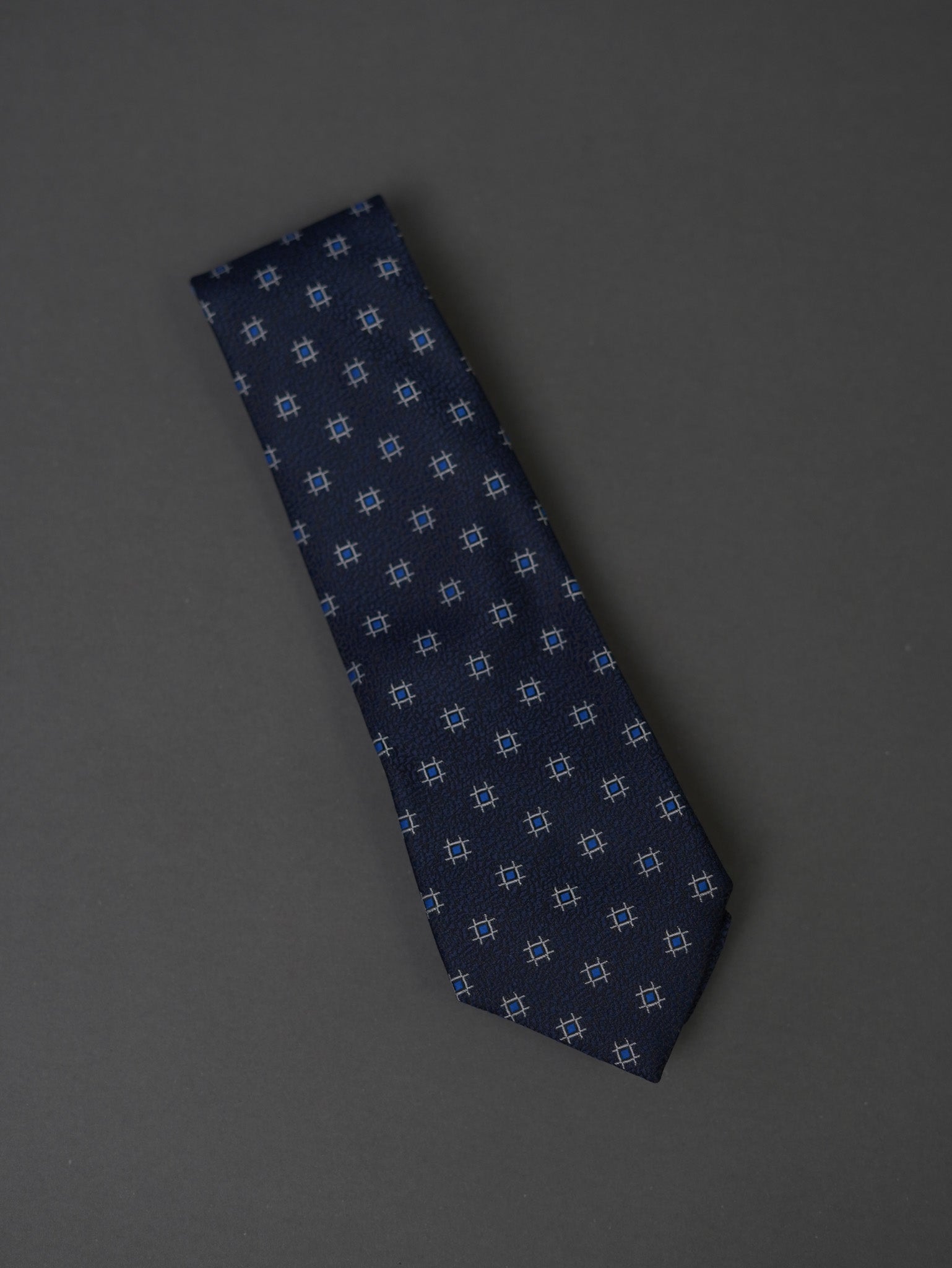 Tie with pattern