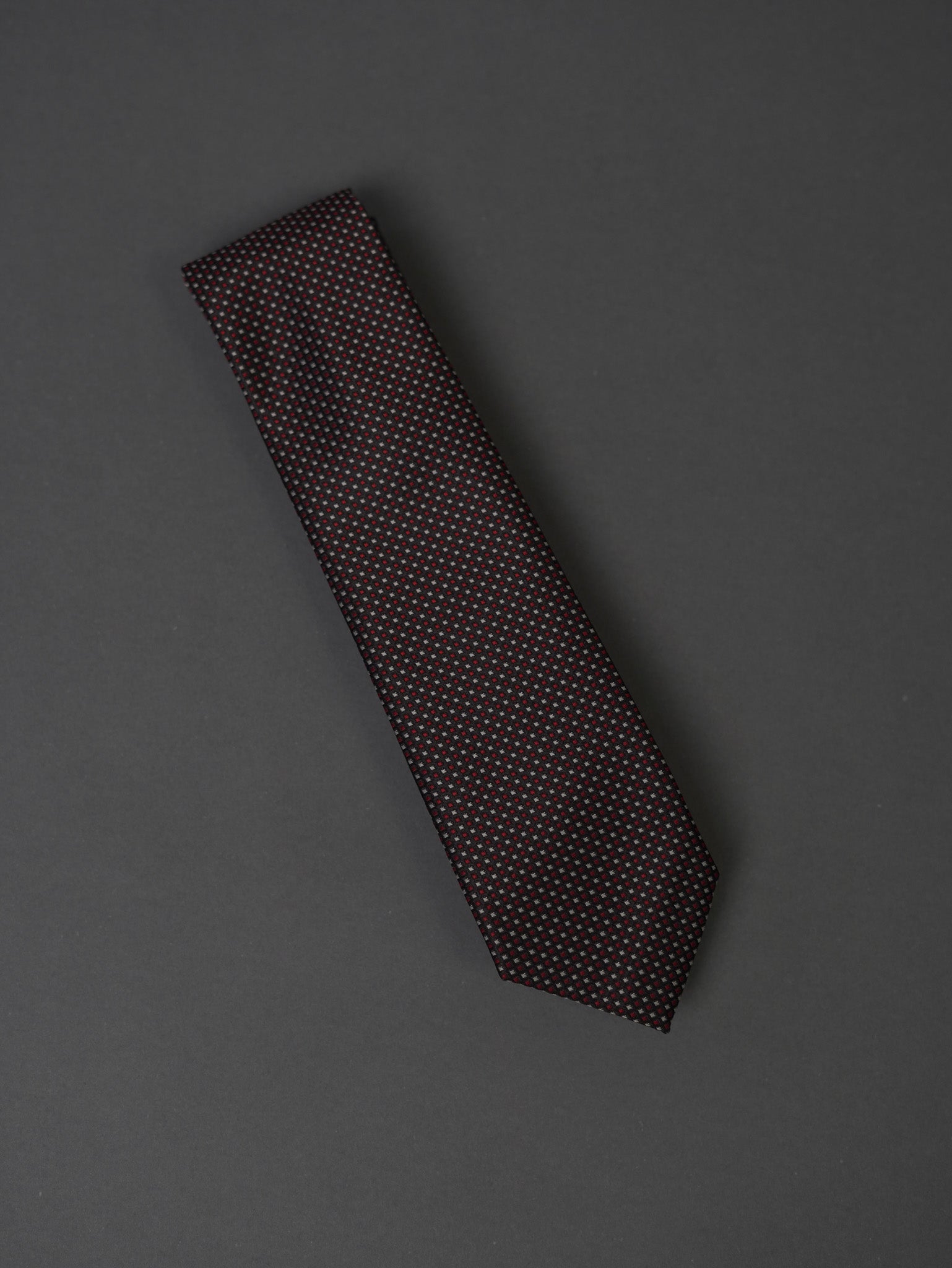 Tie with pattern