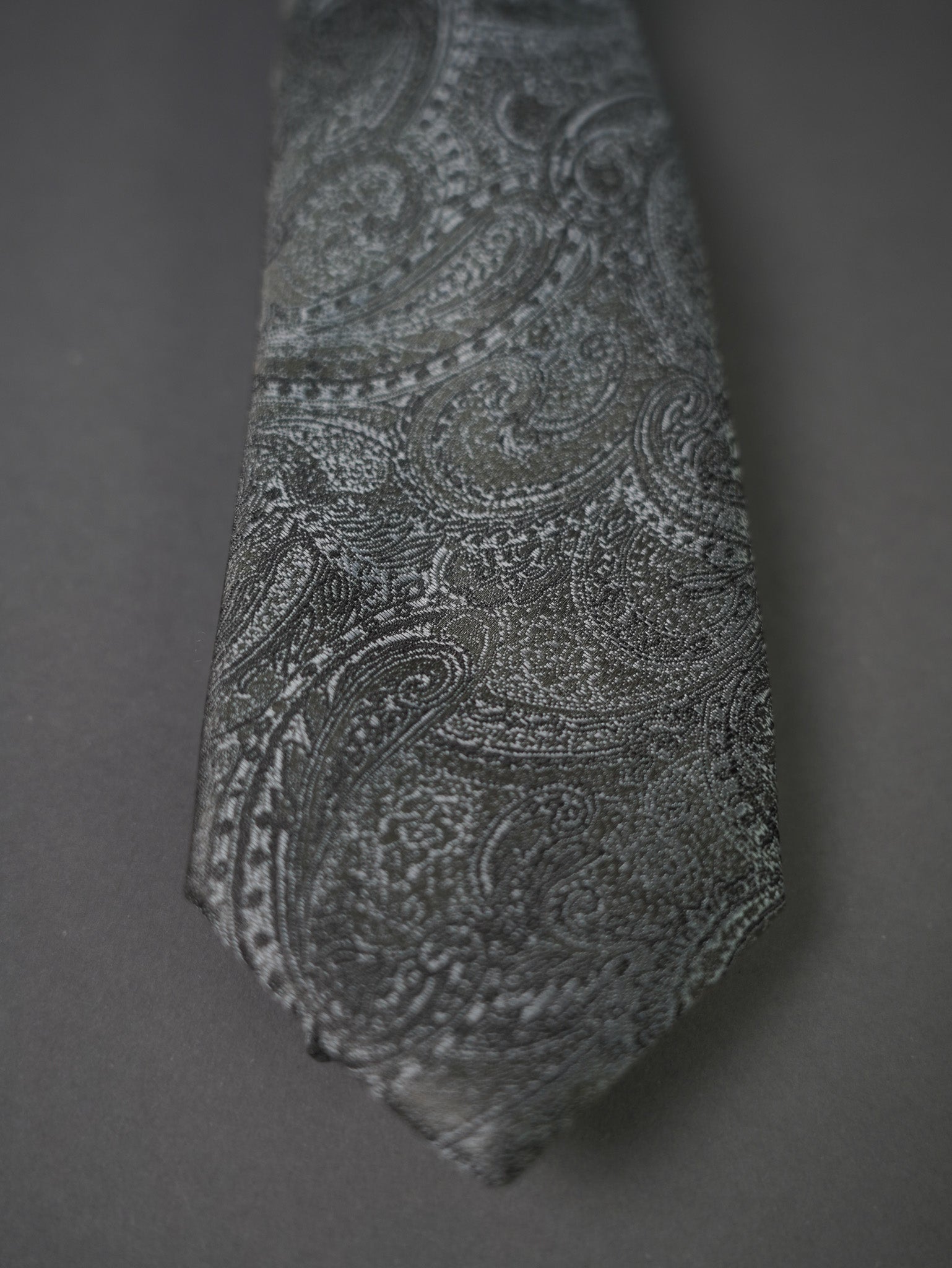 Tie with pattern